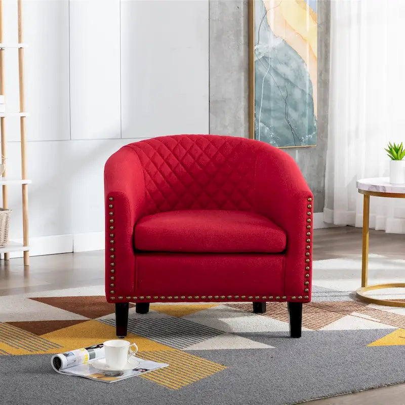 Poltrona a barilotto Accent, sedia da salotto con borchie e gambe in legno massiccio