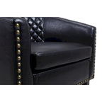 Poltrona a barilotto Accent, sedia da salotto con borchie e gambe in legno massiccio