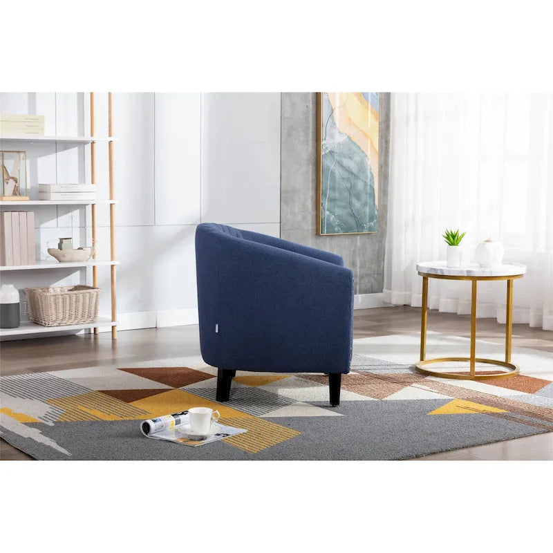 Poltrona a barilotto Accent, sedia da salotto con borchie e gambe in legno massiccio