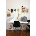 Sedia da pranzo di design moderna in plastica con accento opaco e base a gambe cromate in filo metallico nero scuro