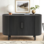 Credenza di lusso leggera con ripiani regolabili e ampio spazio di archiviazione